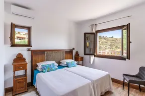 Villa for 4 with feature pool & great reviews - Image 5