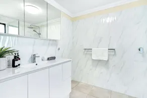 Central Park - City Fringe- Luxury 3BR Apartment | Pool, Balcony & CBD Fringe - Image 2