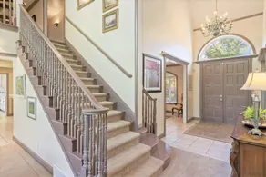 Chateau Woodlands in Salt Lake with Guesthouse and Hot Tub - Image 2