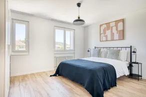 Roomy Dietikon 3.5 Room w/ Storage, 1 min to Market, by Blueground - Image 3