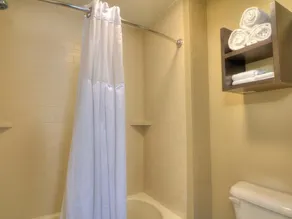 King Studio w/ Kitchen | Pool, Breakfast & Gym - Image 3