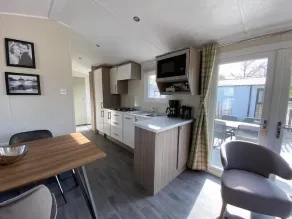 Chalet with 2 bedrooms and a terrace - Image 5
