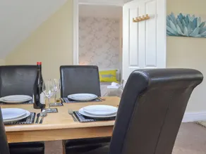 2 bedroom accommodation in York - Image 5