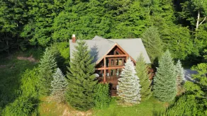Secluded ski chalet, hot tub, EV charger, 3 kings - Image 3