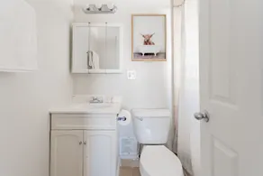 Comfy and Chic Escape 2BR and 2BA in Little India - Image 2
