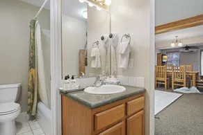 Outpost: Town Square Lodge 3 - Close to Town Square - Image 3