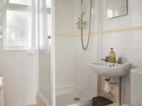 2 bedroom accommodation in Minehead - Image 2