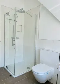 Modern Eingerichtetes Reetdachhaus mit Einladender Terrasse - Image 5