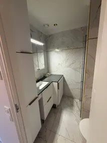 Modern Luxury Flat - Steps to Station - Image 4