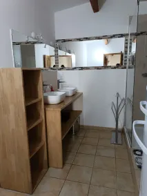 Am Fuße des Luberon, Wohnung mit Terrasse auf einem Grundstück mit Pool - Image 2