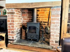 Pass the Keys Cosy Cottage with Views Over the Shropshire Hills - Image 4