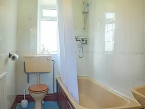 3 bedroom accommodation in Kingswood, near Kington - Image 2