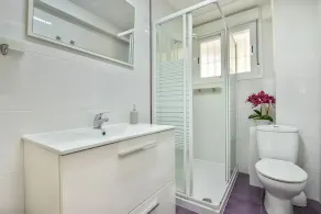 Lovely 1bedroom apartment sleeps 4 very large terrace very close to beaches - Image 3