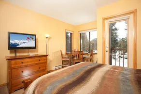 Bright Mountain Condo til 4 med komplet køkken - Image 4