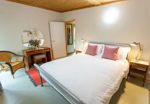 A gorgeous hideaway perfect for two, close to the coast - Image 3