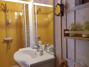 Landes\" guest room with private Nordic bath - Image 5