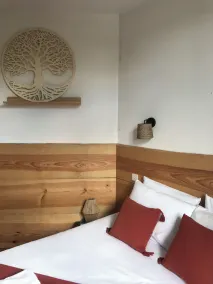 House 6 BR, 18 beds, pool, massages, yoga, park, mountain views, serene retreat - Image 4