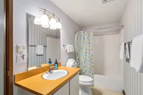Sunny, Spacious & Pet Friendly - Creekside #39 - Image 5