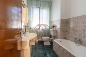 2-bedroom apartment in classical Tuscan style - Image 2
