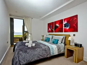 Spectacular views from an exceptional apartment near the beach. - Image 5