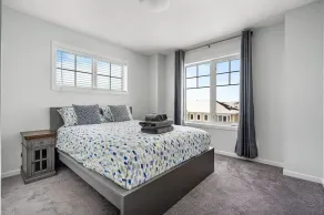 4 Bedroom Town Home with Garage Parking, Fast WiFi, Smart TV with Netflix, Fully Equipped Kitchen, Sleeps 10, Ideal for Families - Image 5