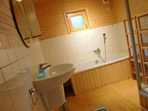 Spacious Chalet Located at Bomal with Hot Tub & Garden Parlour - Image 3