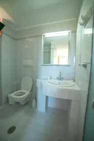 Apartment with excellent sea view beside the beach - Image 2
