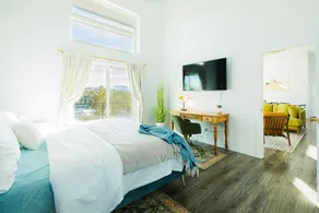 Sunrise+Sunset views - HotTub / Firepit / RecRoom / BBQ / Yoga studio /Treadmill - Image 5