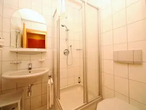 Vierbettzimmer mit Bad, WC - ÜF - Golf- und Skipension Krug - Image 5
