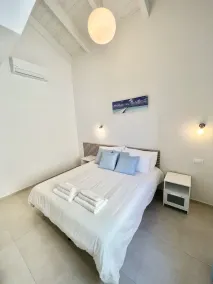 ISLAND, APARTMENT IN THE CENTER - Image 5
