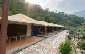 Aquatic resort - Image 5