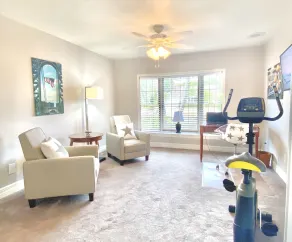 Located near downtown, restaurants and the beach ! - Image 2