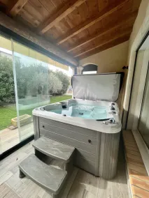 Magnificent villa with Jacuzzi, pétanque pool and large garden - Image 2