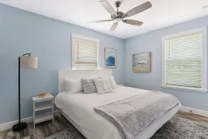 211 Turtle | King Bed | Beach Gear | 1 Block to Beach & Downtown | Dog Friendly - Image 4