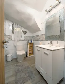 Villa Venezi, Peyia -  a villa that sleeps 6 guests  in 3 bedrooms - Image 4