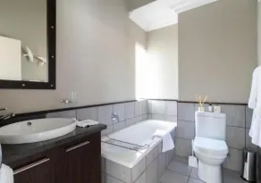 The Steynview Apartment - Image 2