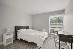 Spacious & Stylish Stay in Rochester, Prime Spot - Image 5