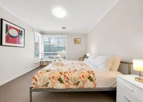 19 Georgian Court, Bright - Image 4
