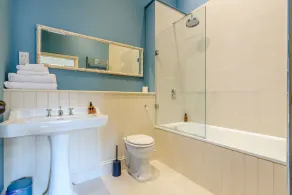 Large dog friendly holiday home with a hot tub in the Cotswolds - Coppers Barn - Image 3