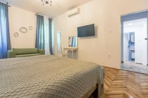 House Goldie - Image 5