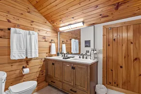 MODERN UPSCALE CABIN WITH UNOBSTRUCTED LAKE & MOUNTAIN VIEWS - Image 4