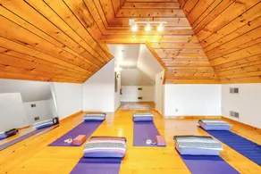 The Abundance Suite at Dream Estate Inn - Image 3