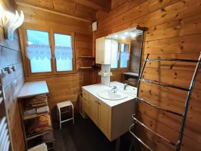 Chalet spacieux avec WIFI et animaux acceptés, garage privé - Image 2