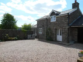 Pet friendly 'Home from Home in the Wye Valley Wales - Image 2