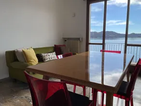 House with private overflow garden on the lake - Image 2