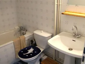 Ground Floor 2-Room Apartment with Garden, Parking, Near Shops and Thermes - Image 2