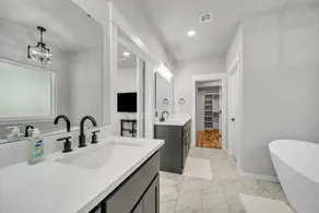 Ultimate golf & lake Retreat, Hot Tub, Lake Views, Great Location - Image 4
