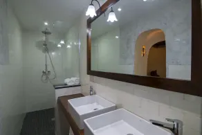 Spacieuse villa avec de superbes vues sur la mer - Image 3