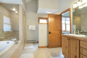 405 Greenwaye Circle home - Image 4