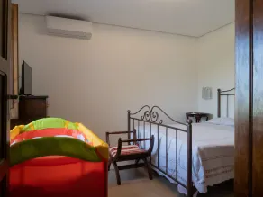 Cozy abode surrounded by greenery, just 10 minutes from the sea - Image 4